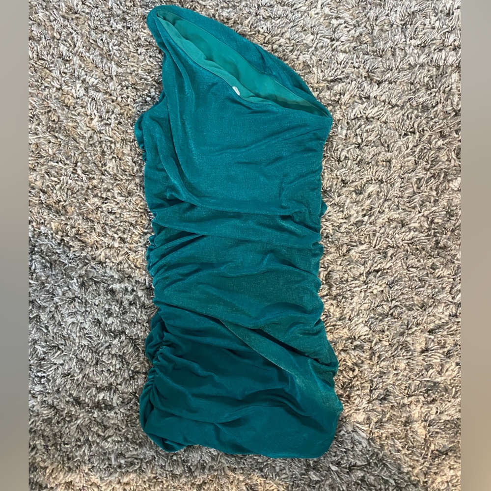 Lucy in the sky dress size small off shoulder emerald green worn once
